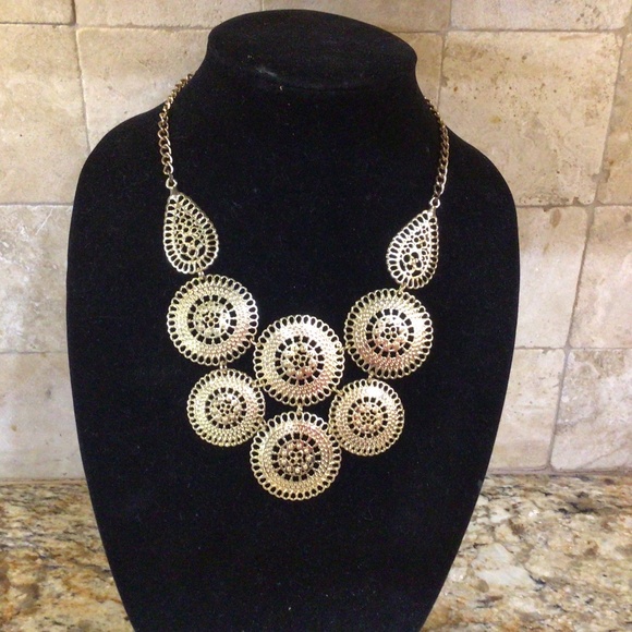 Beautiful gold tone disk like necklace excellent shape - Picture 1 of 3